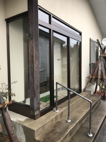 山形県米沢市現場：玄関風除室取付工事