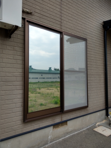 既存の窓硝子にフィルム施工：米沢市現場